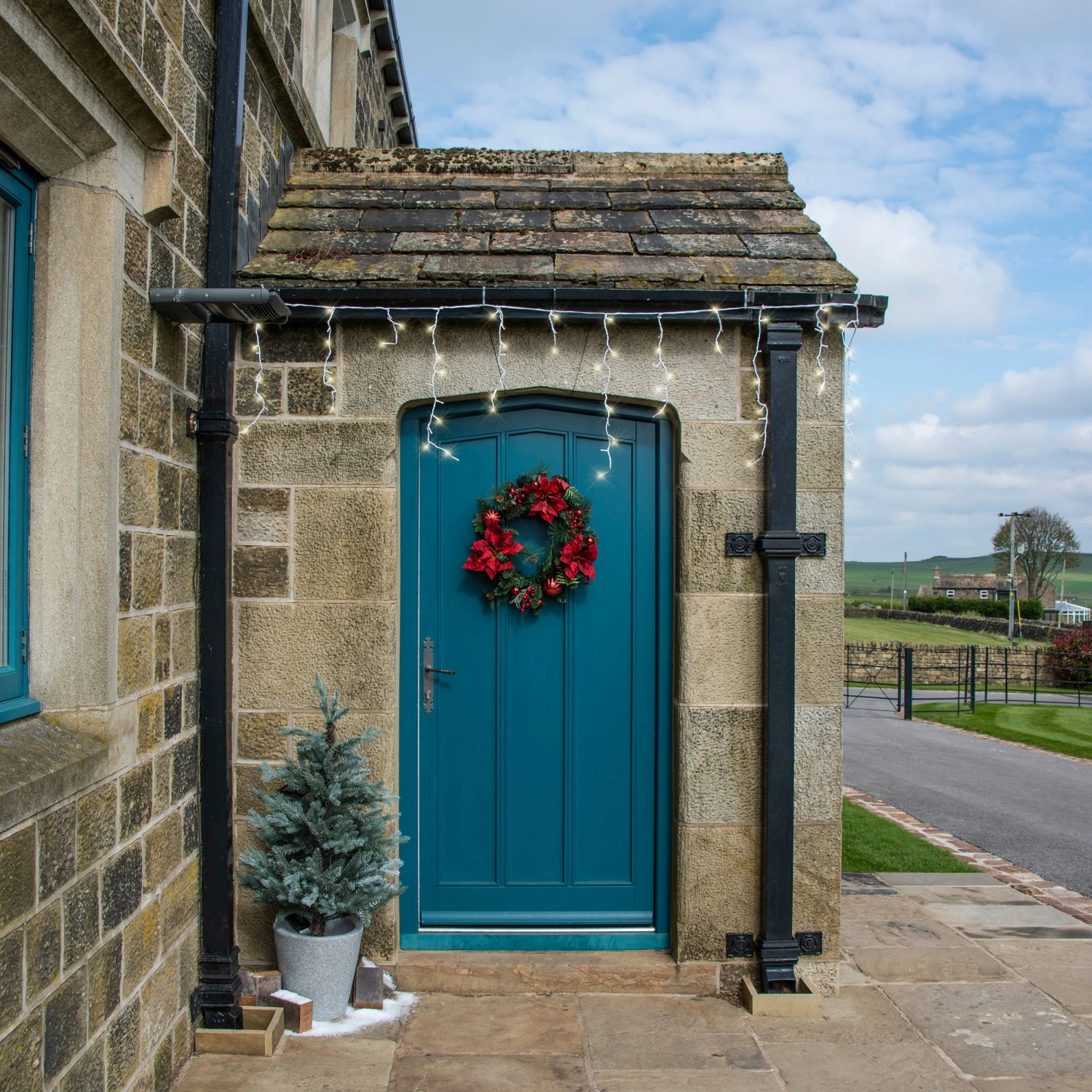 Brand new ๐ฅฐ Premier 50cm Red Luxury Poinsettia ๐ Christmas Door Wreath โ๏ธ 5 Brand new ๐ฅฐ Premier 50cm Red Luxury Poinsettia ๐ Christmas Door Wreath โ๏ธ - Image 3