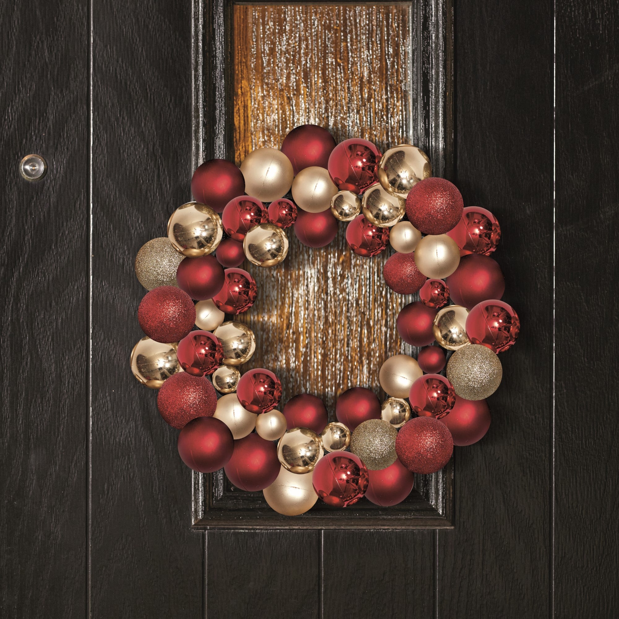 40cm Festive Bauble-Esque Wreath in Ruby Brand new ???? Three Kings 40cm Festive Bauble-Esque Wreath In Ruby ???? -Konstsmide Shop 25420032542023 Bauble EsqueWreath Ruby Insitu 900205