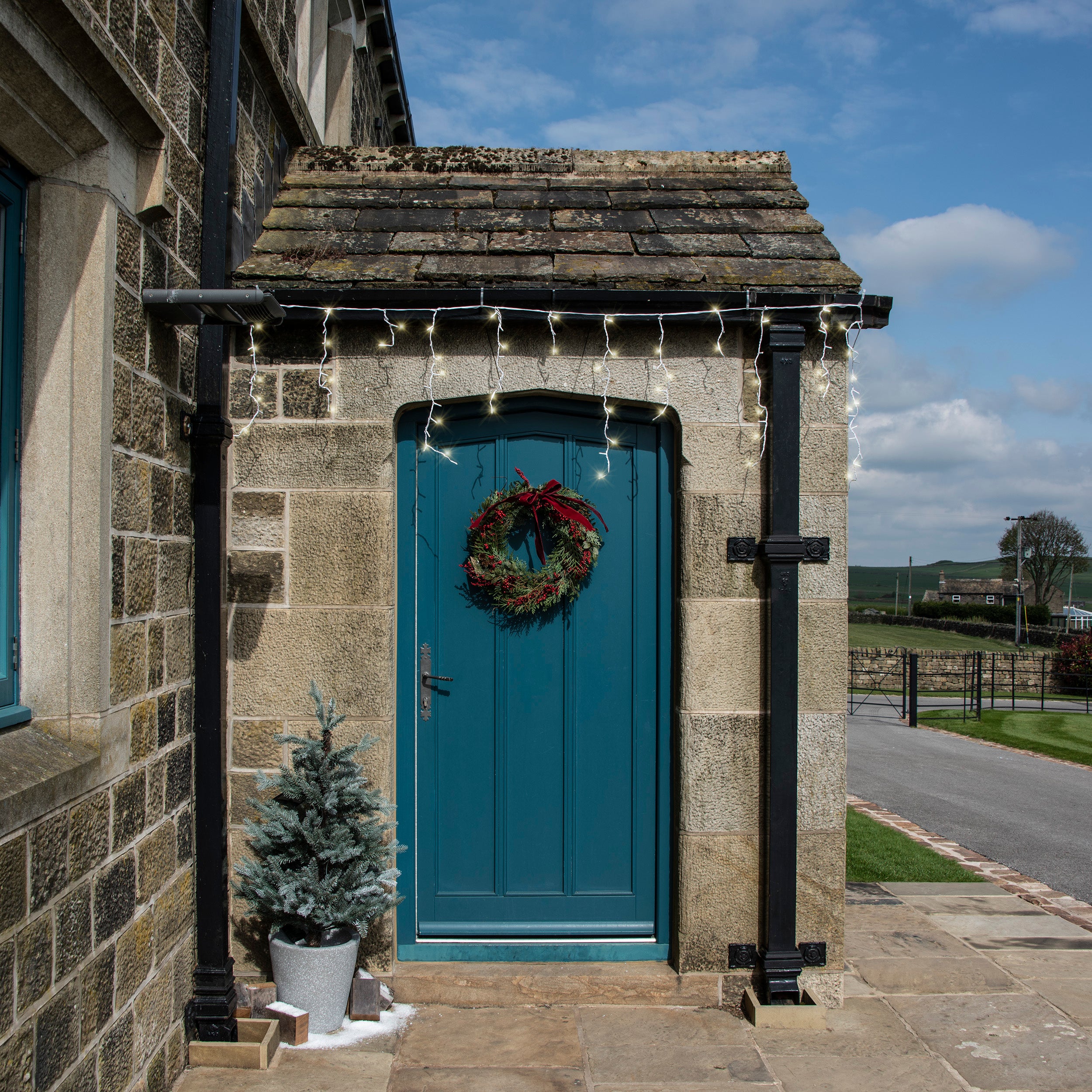 50cm Luxury Wreath with Red Bow and Berry Decorations Coupon ???? Kaemingk 50cm Luxury Wreath With Red Bow And Berry Decorations ✨ -Konstsmide Shop 900493Wreathinsitu 1