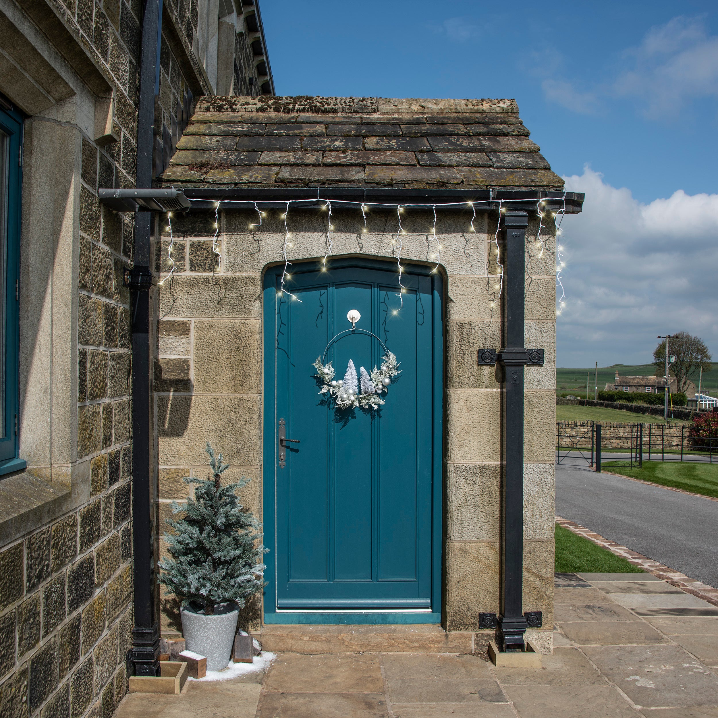 40cm Micro LED Wreath with White and Silver Decorations Outlet ✨ Kaemingk 40cm Micro LED Wreath With White And Silver Decorations ???? -Konstsmide Shop 900497Wreathinsitu 1